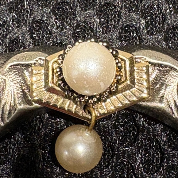 Vintage Elephant Brooch with Faux Pearls - Tribal-Inspired Design - Picture 3 of 8